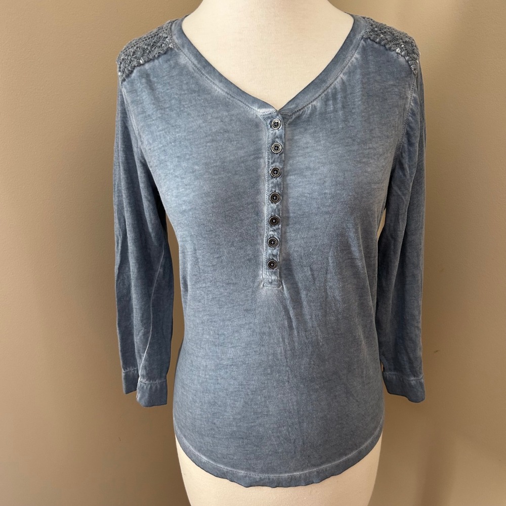 Lauren Ralph Lauren Women's Henley Top Medium Blue 3/4 Sleeve Crochet Shoulder